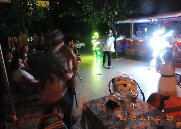 מלון דירות Banana מרמריס