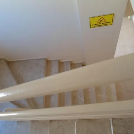 Banana アパートホテル マルマリス