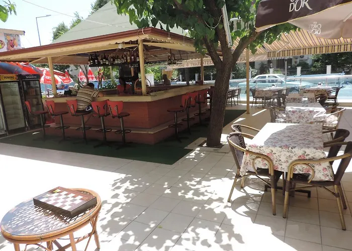 מלון דירות Banana 2*