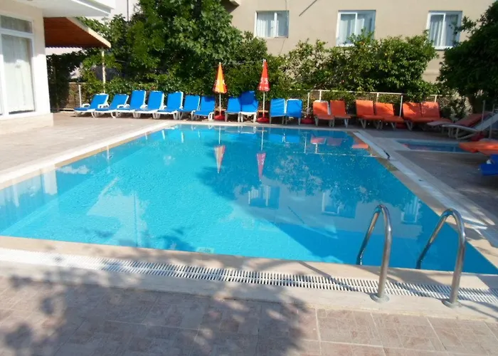 Apart Otel Banana 2*